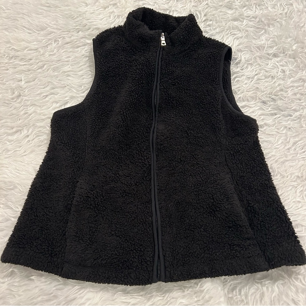 Black Layering Fleece Vest Zip-Up Sleeveless Soft and Cozy Kohl’s Croft & Barrow